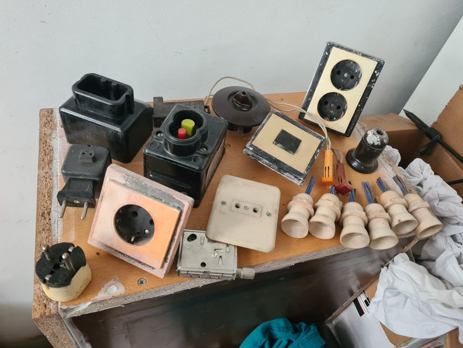 Контакти, ключове, бушони, дръжки, панти,звънци и др.