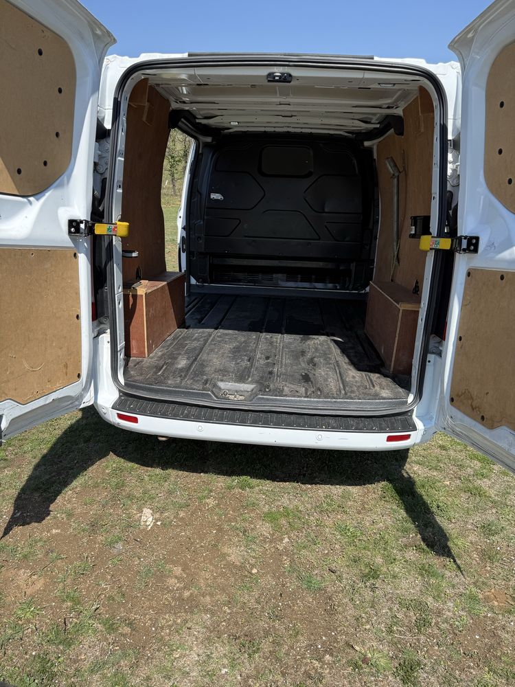 Продава се: Ford Transit Custom 2019 – Чисто нов двигател!