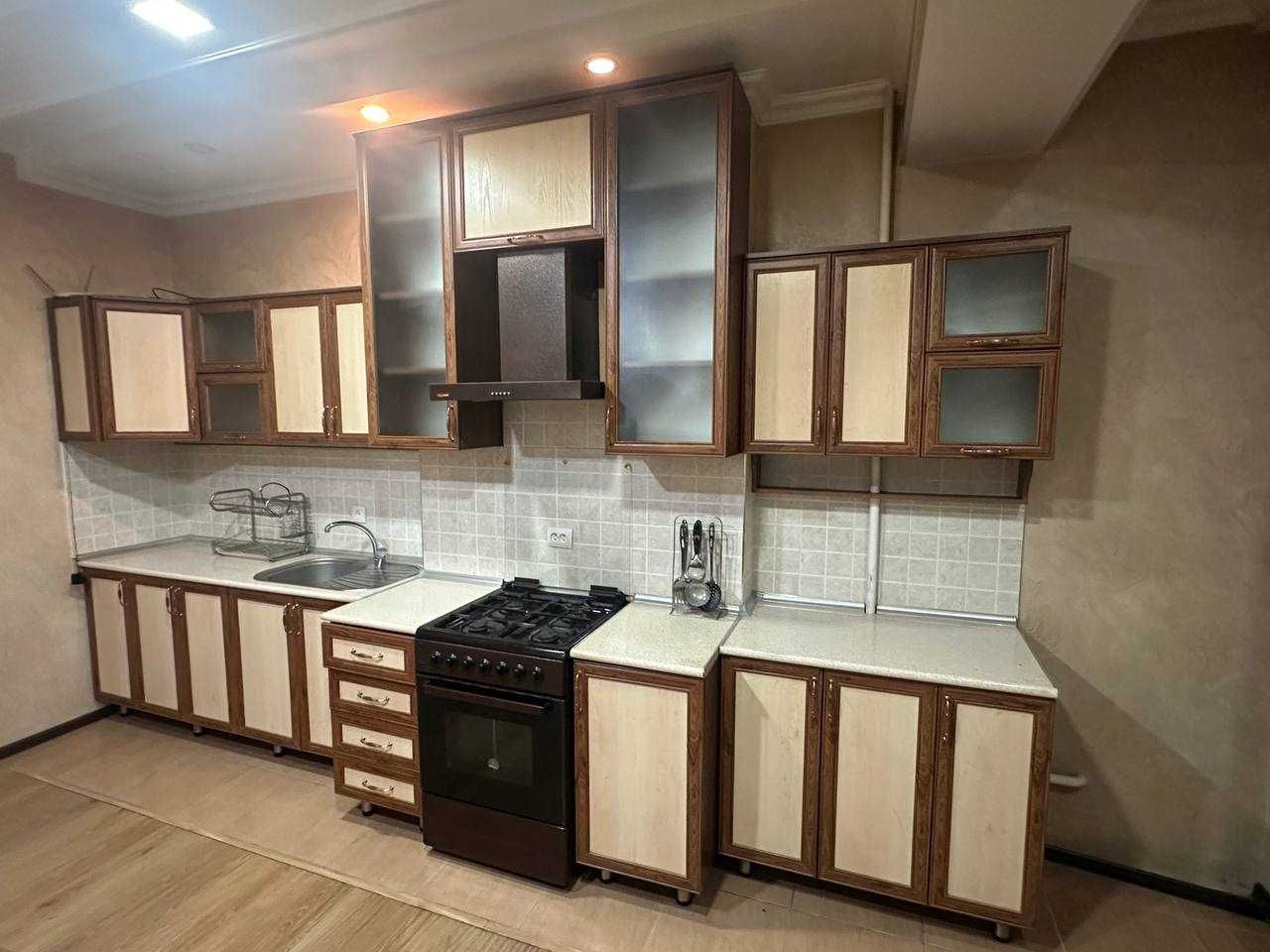 Продается кухонная мебель в хорошем состоянии.
