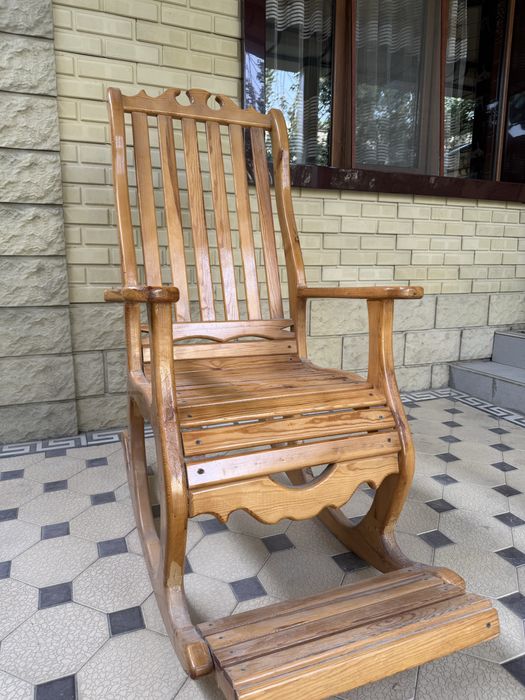 Kreslo-kachalka iz derevo