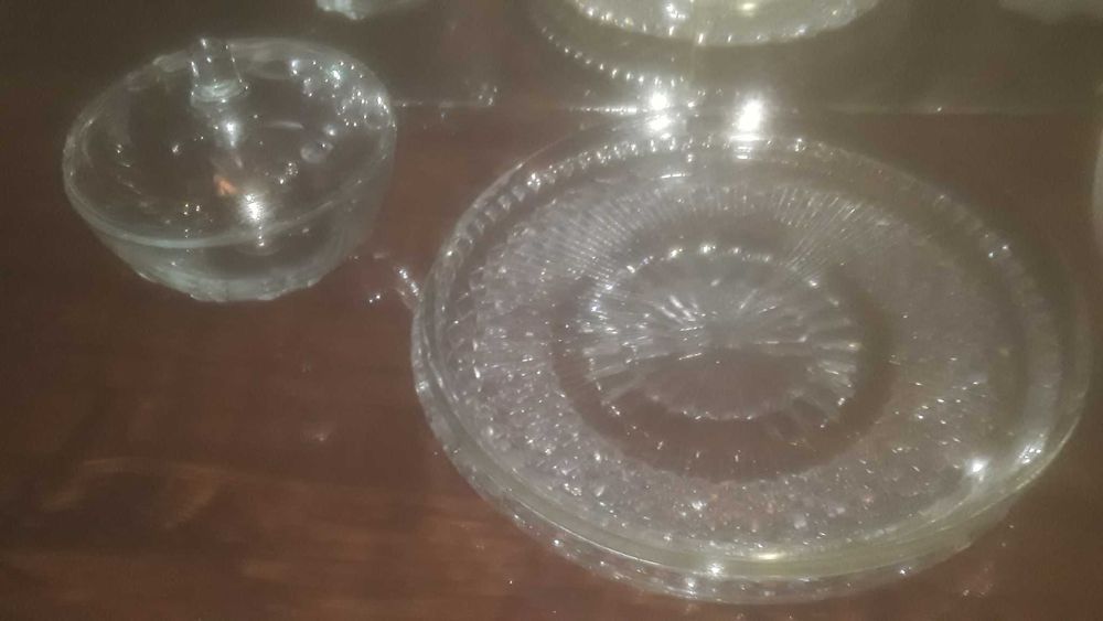 Вазы, подносы, стаканчики.