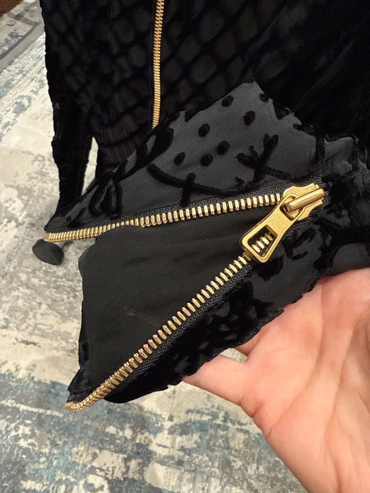 Впечатляваща дамска блуза кадифе BALMAINxHM