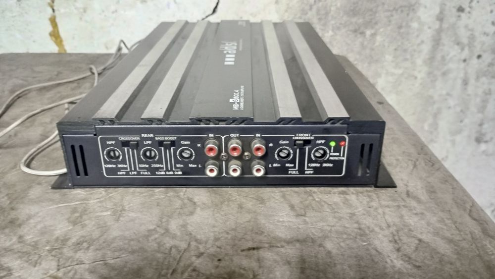 Усилитель автомобильный с колонкой