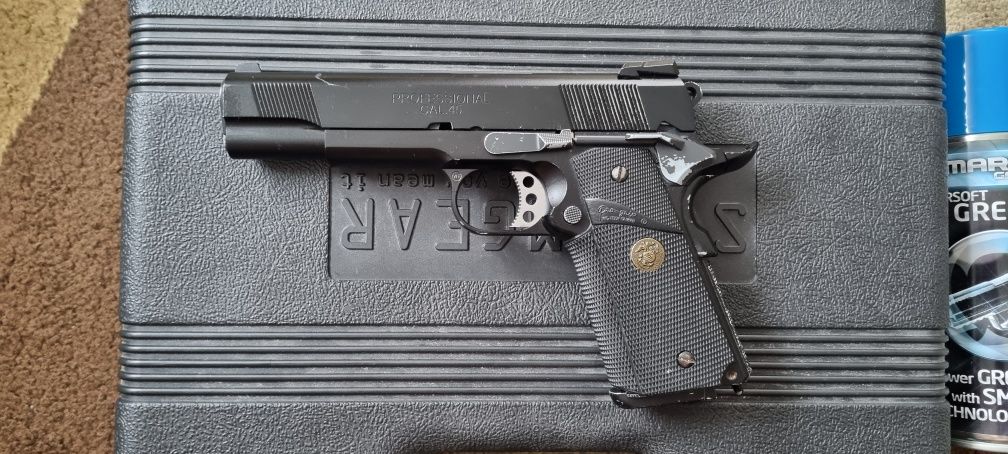 Pistol airsoft colt 1911 plus 3 incarcatoare plus accesorii