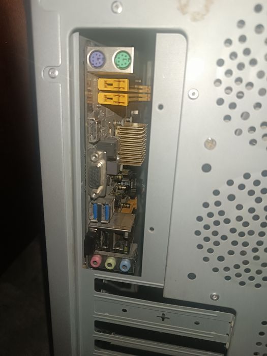 Продам материнскую плату на ddr3