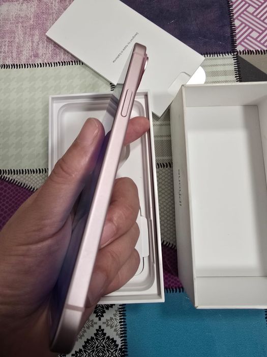 Iphone 15 plus culoare roz