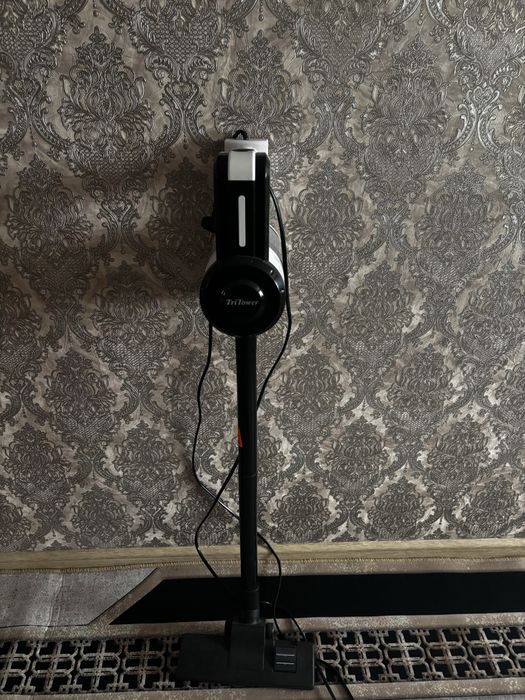 Пылесос вертикальный tritower в хорошем состоянии