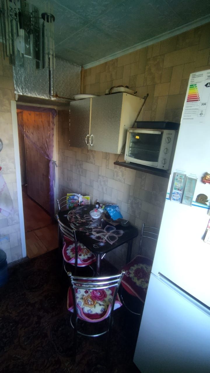 Продам 2х комнатную квартиру в 11 а микрорайоне.