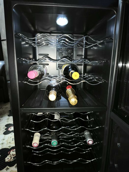 Витрина за вино 32 бутилки