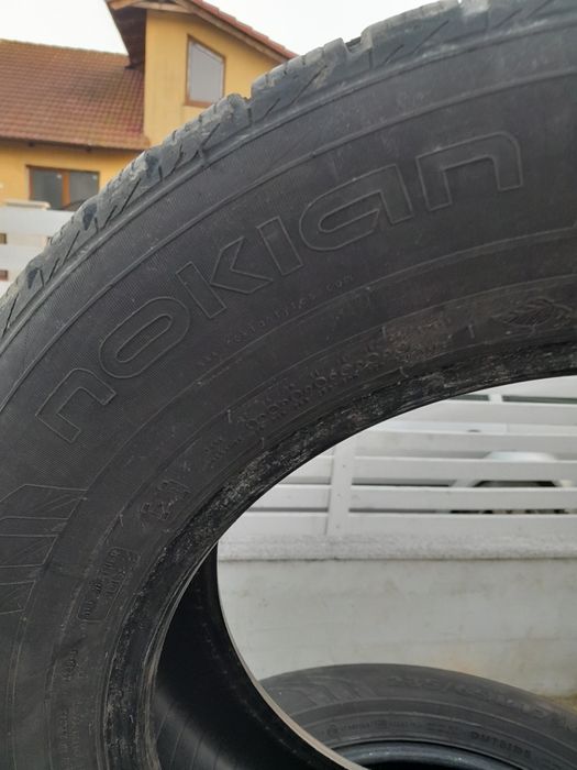 Vând set cauciucuri Nokian 235/65R17