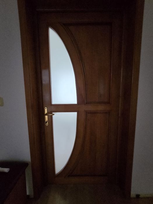 Vând 5 uși  interior din stejar în stare foarte bună. Preț:350lei buc