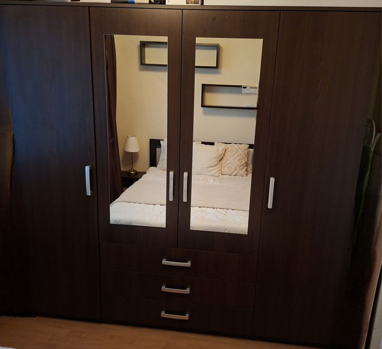 Dulap,comoda,2 noptiere,corpuri suspendate,oglinda  (se vind separat)