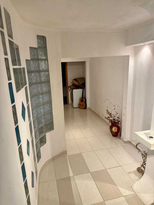 Far - 3 Camere - decomandat - mobilat si utilat