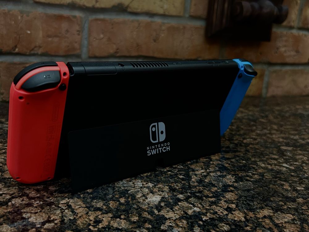 Nintendo switch OLED в идеальном состоянии
