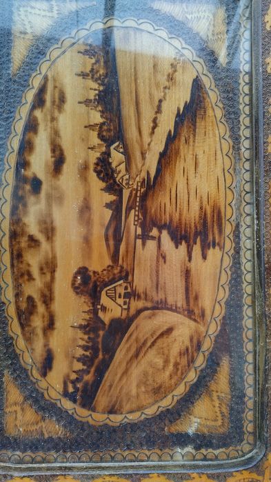 Изящен пирографиран поднос