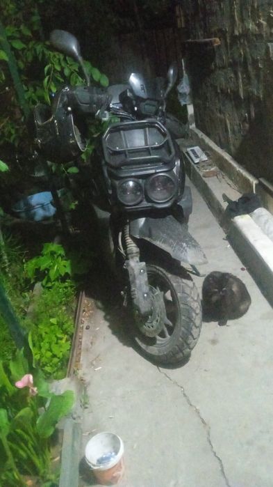 Продам скутер в отличном состоянии покупали в этом году продам