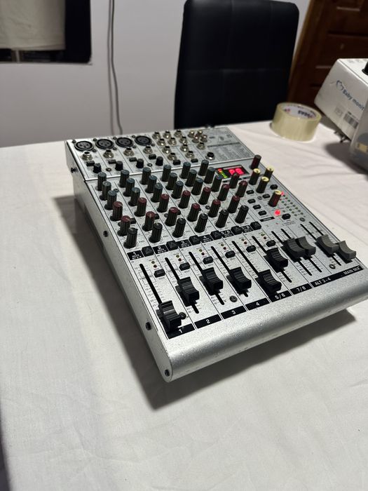 Mixer behringer