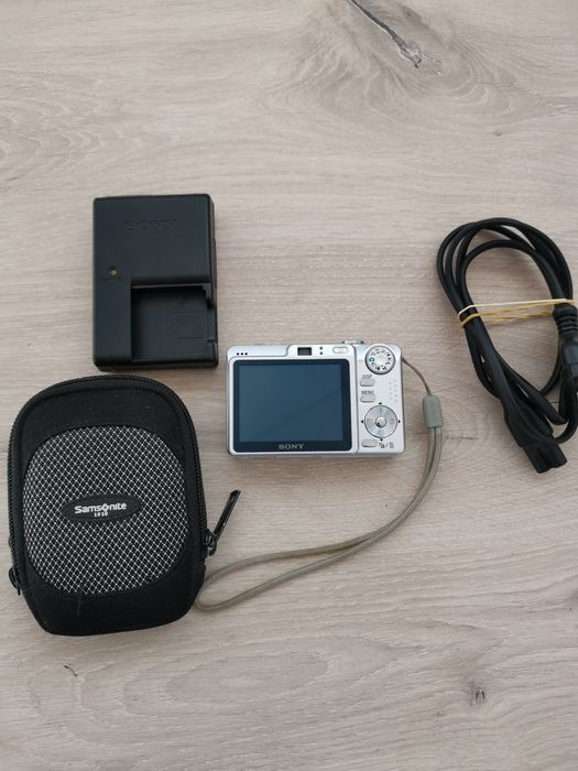 Sony CyberShot DSC-W55 - silver + HG Duo карта 1GB+ батерия + калъф