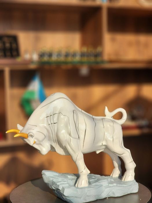 Статуэтка Бык Бык символизирует финансовый оптимизм,  падарок сотрудни