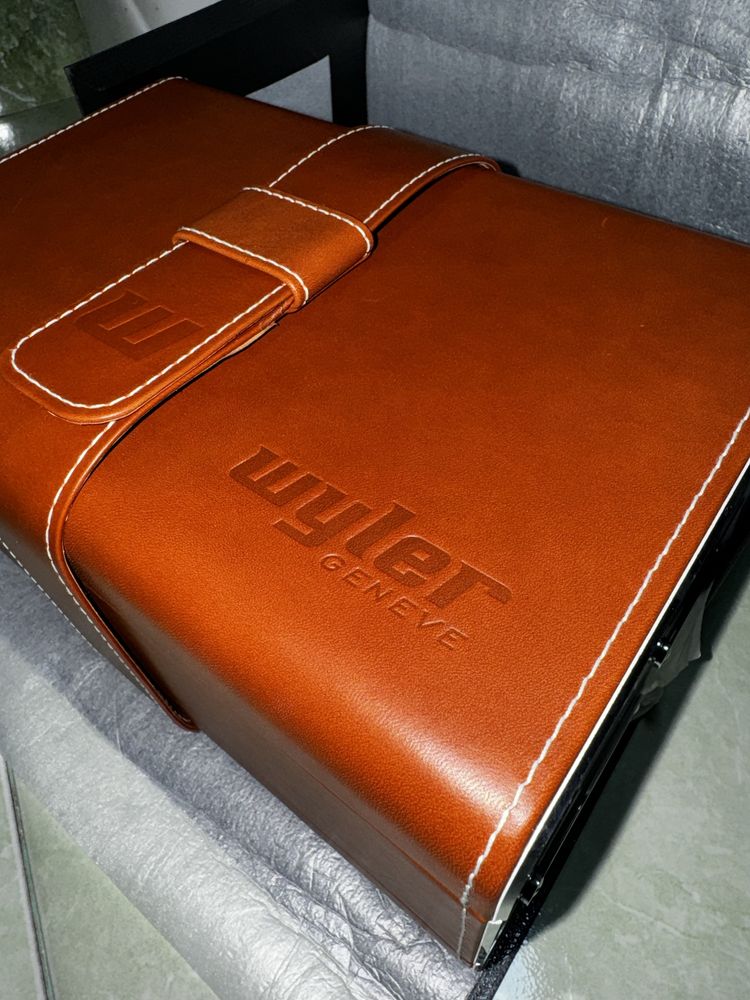 Золотые часы Wyler 750 проба орг