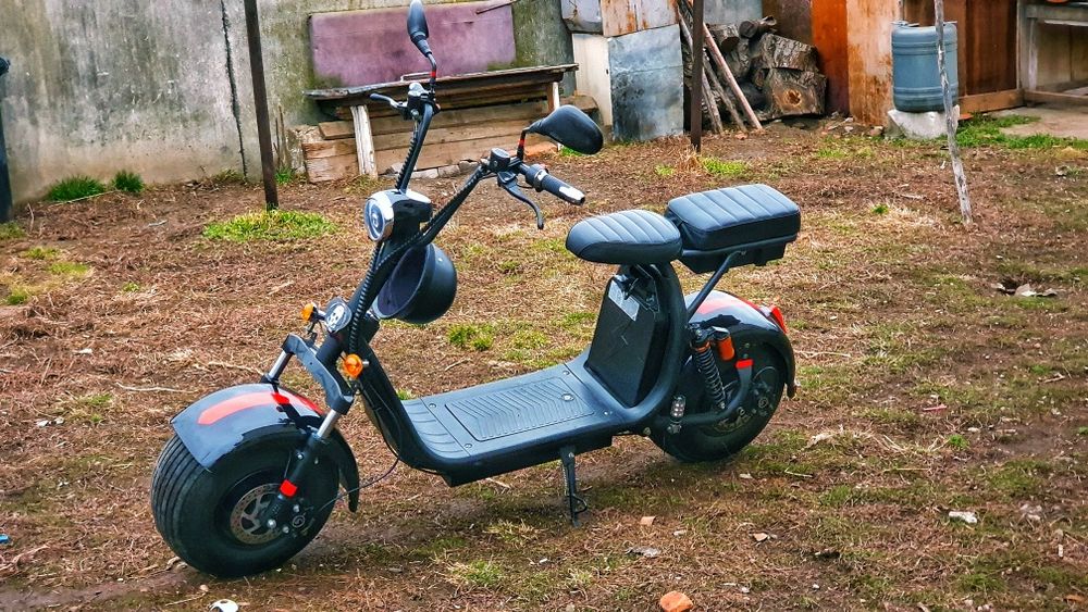 Vand scuter electric limitat la 25km/h cu acte