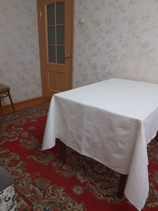 Продам скатерть белую, лен, новая.