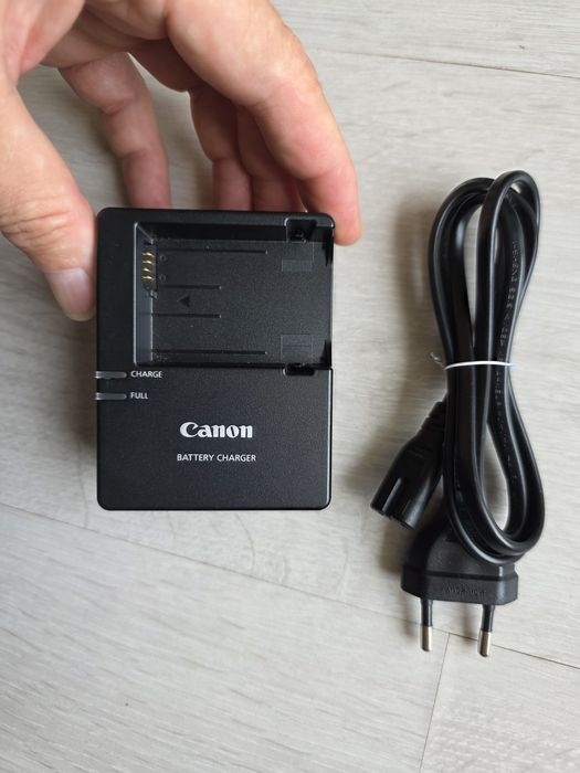 Canon LC-E8E - incarcator original pentru LP-E8 DSLR EOS