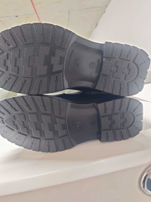 Чисто нови боти с подплата номер 44