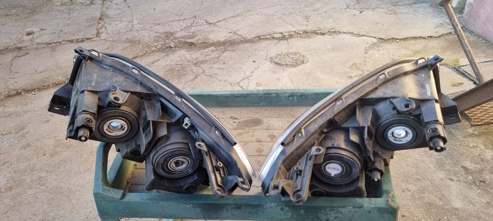 Faruri noi toyota rav-4 2009. Stanga Dreapta.