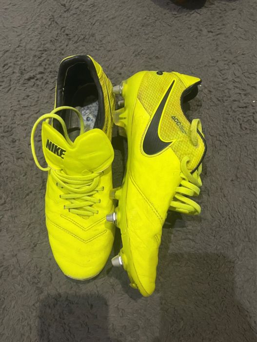 Ghete de fotbal nike tiempo