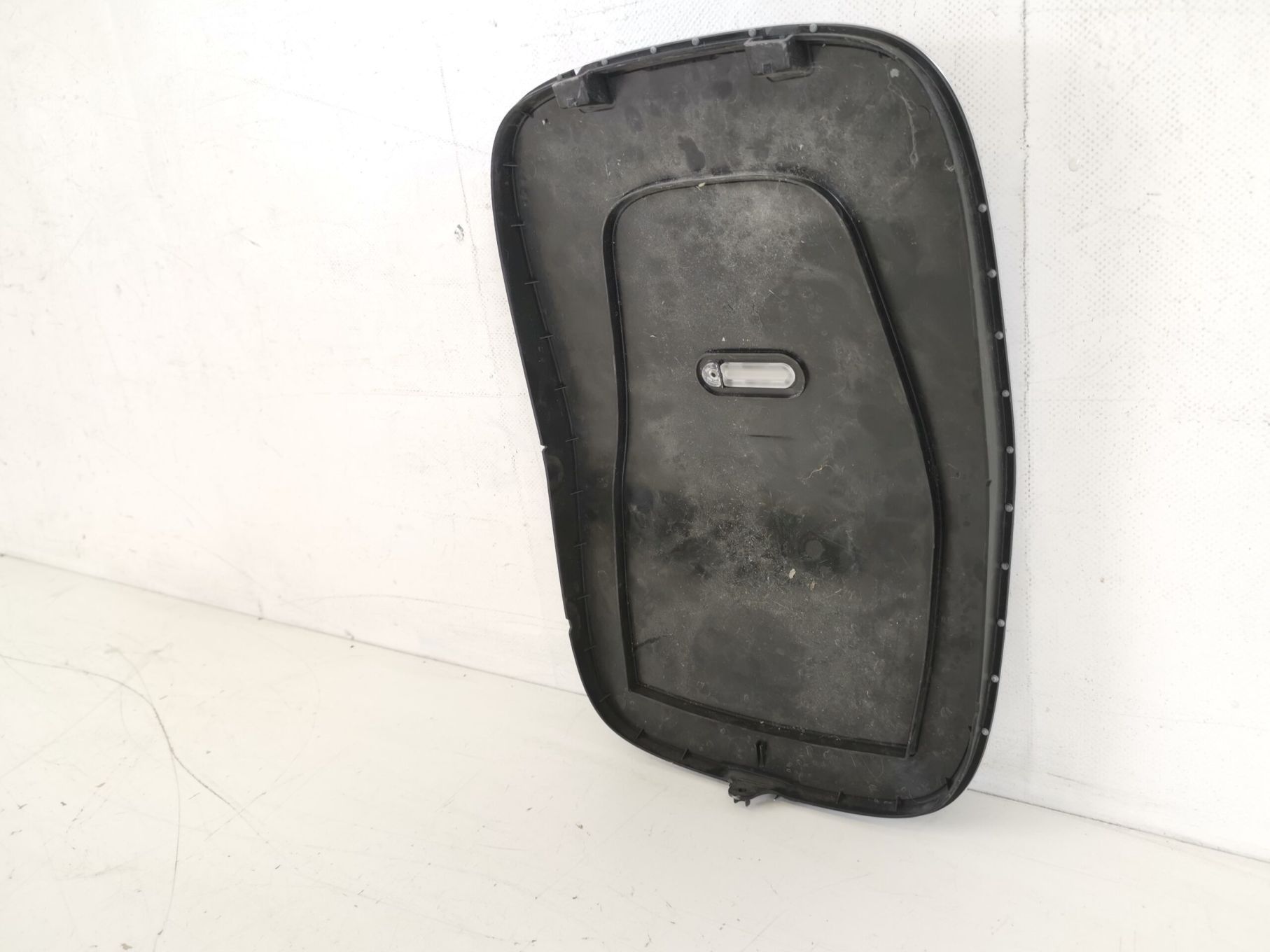 Capac Statie Incarcare   Mercedes Benz Original In Stare Buna