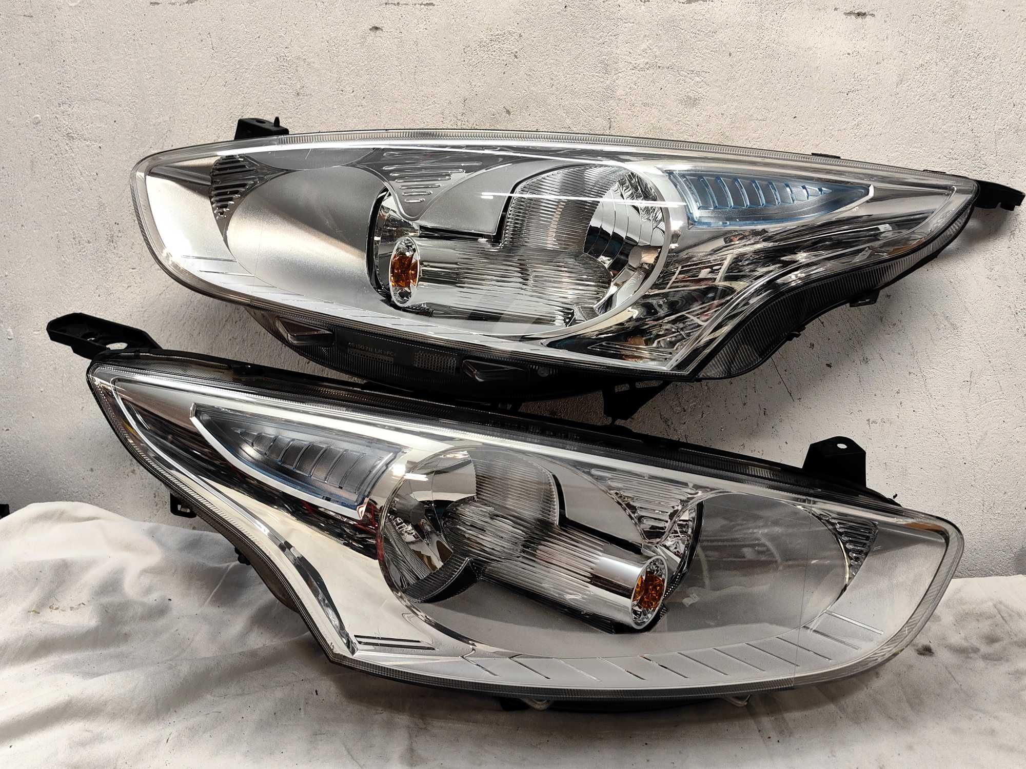 Оригинални  фарове  Форд  Ford B-Max