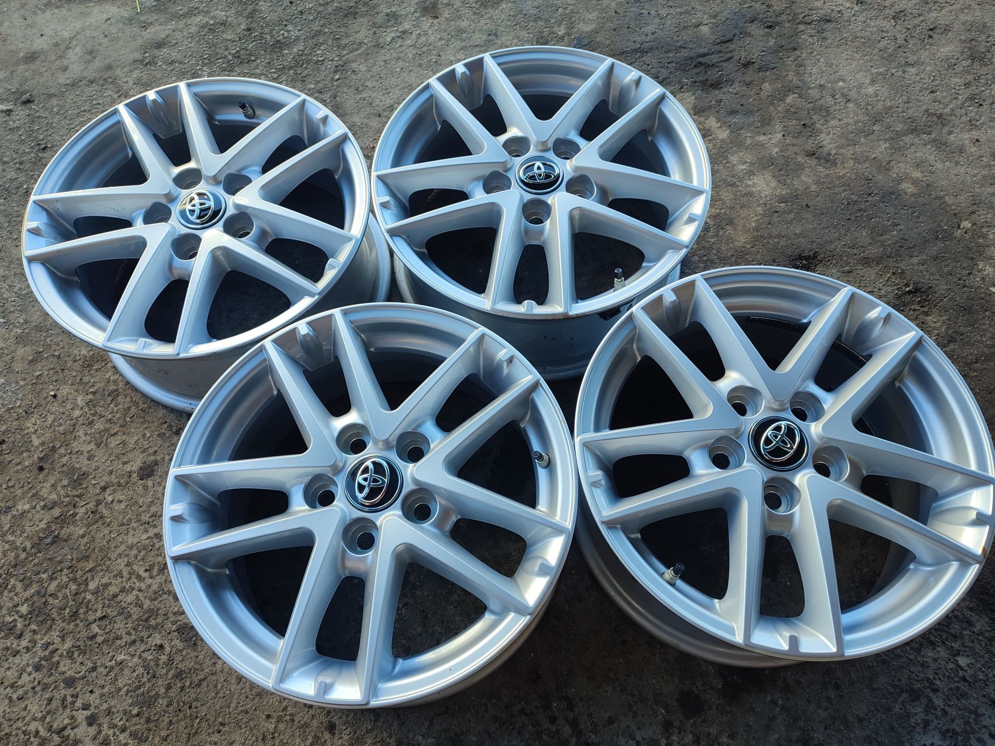 16" оригинални алуминиеви джанти за Toyota Corolla/Auris/Avencis.