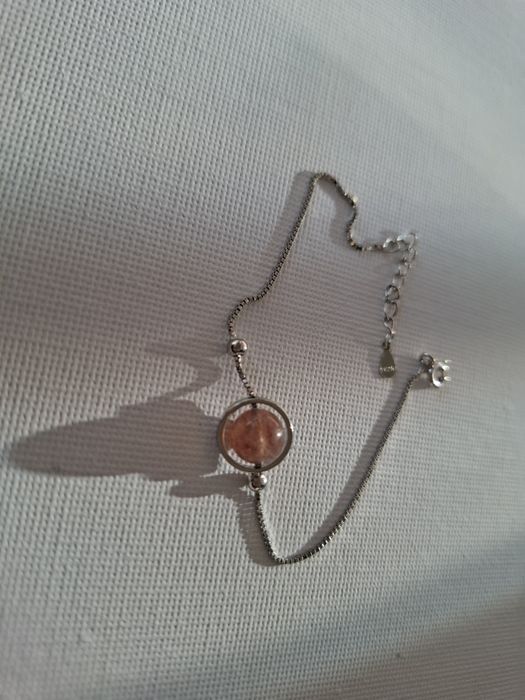 Сребърна гривна с естествен камък- ягодов кварц