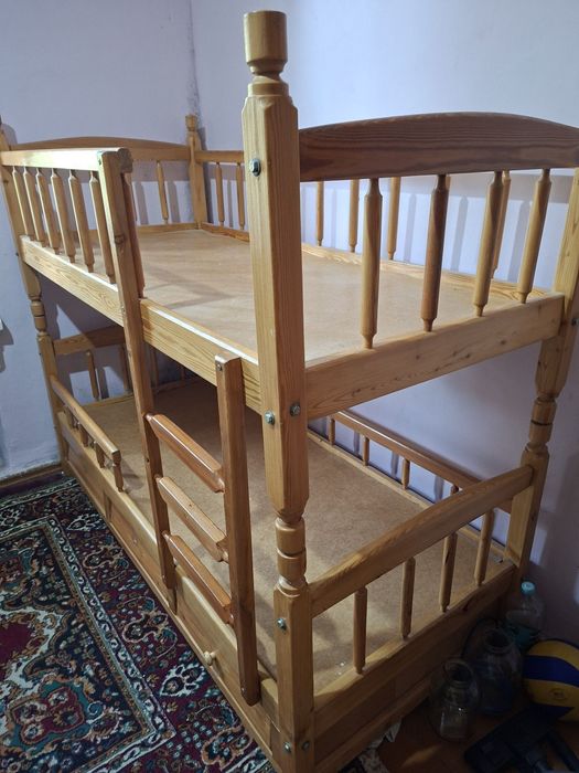 Двухэтажная кровать