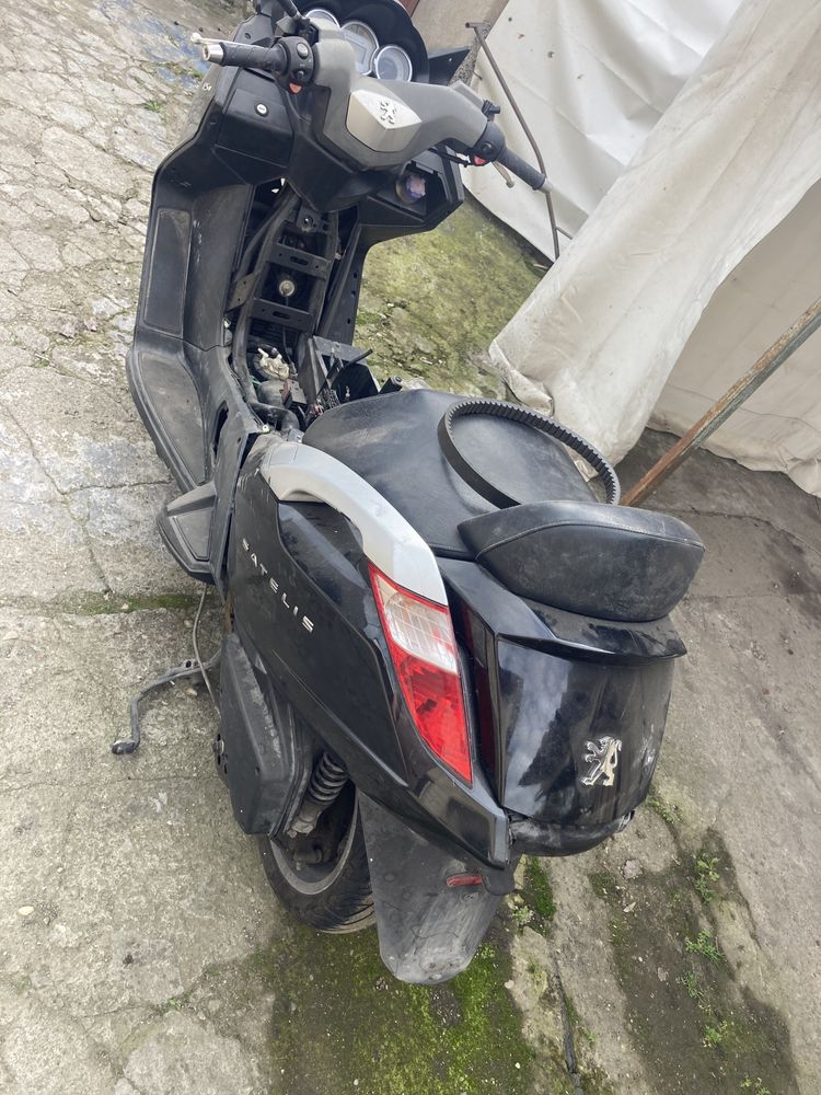 Piaggio mp3 300cc,Peugeot satelis 125,speedfight 2 v-clic на части