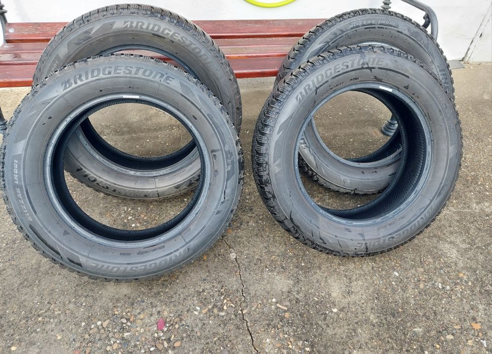 Anvelope de iarnă Bridgestone 215/65 R17