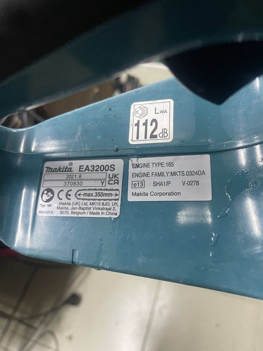 Моторна резачка за дърва makita EA3200S