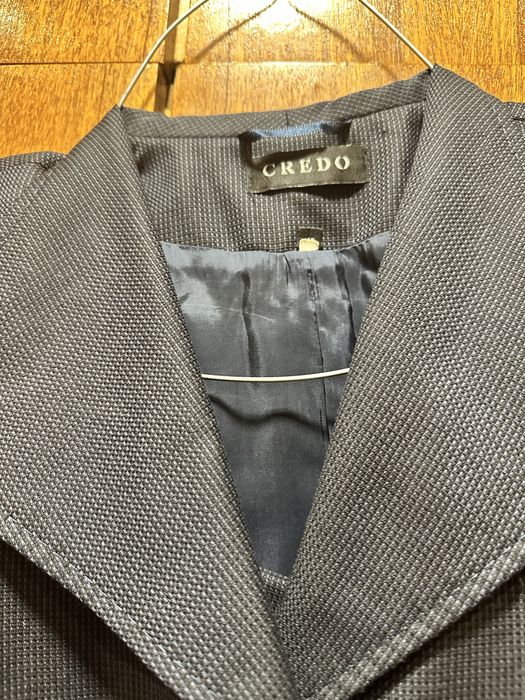 Елегантен тъмносин костюм на Credo за  офиса