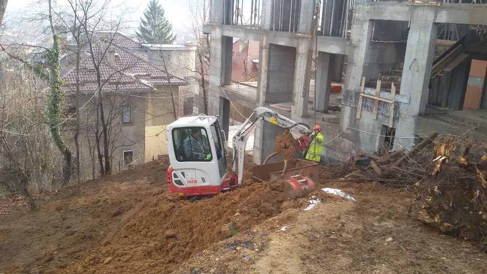 Inchiriez miniexcavator  si dumper pentru sapaturi,demolari,foreza ...