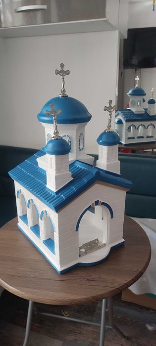 bisericute ,statuete cruci felinare candele funerare gradina , cimitir