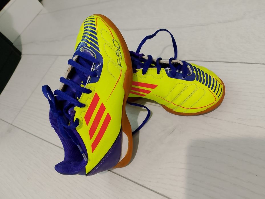 Футболни обувки, 28 номер