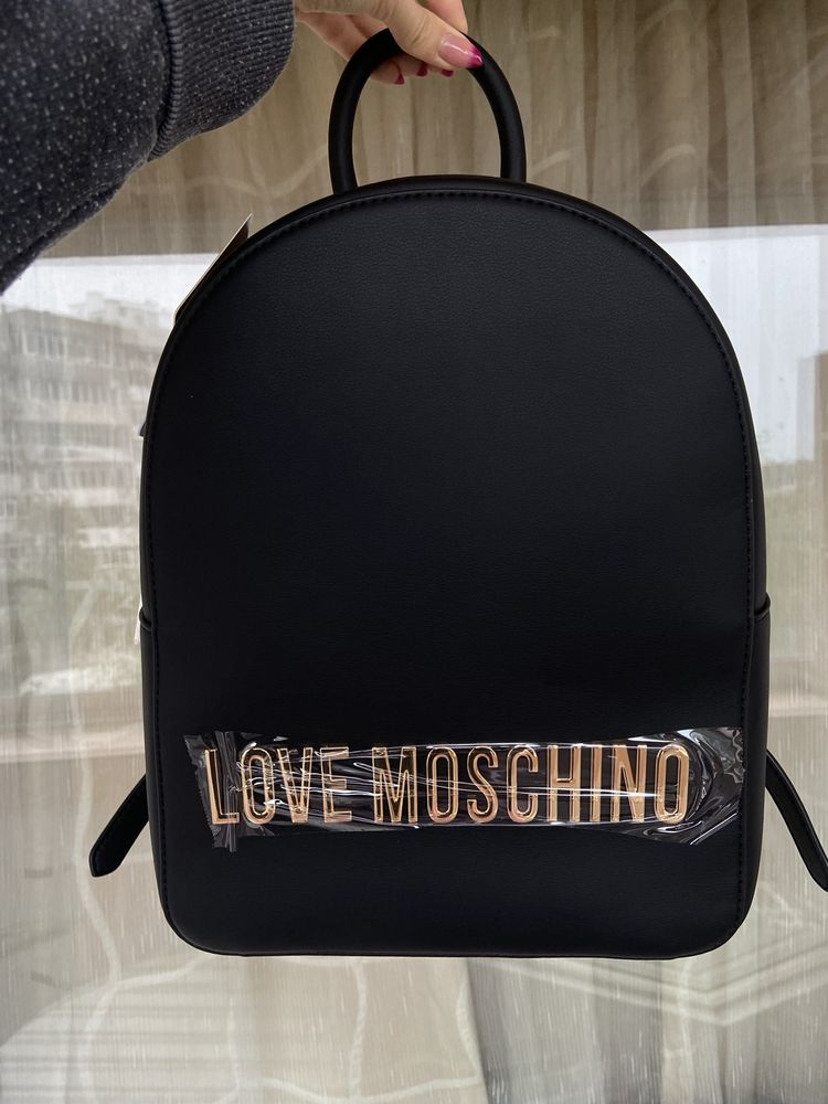 Чисто нова черна раница LOVE MOSCHINO