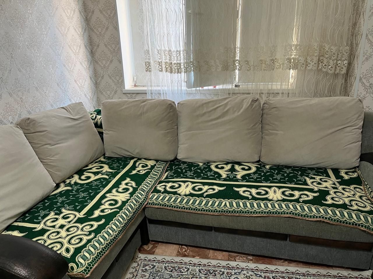 Продам диван и парты