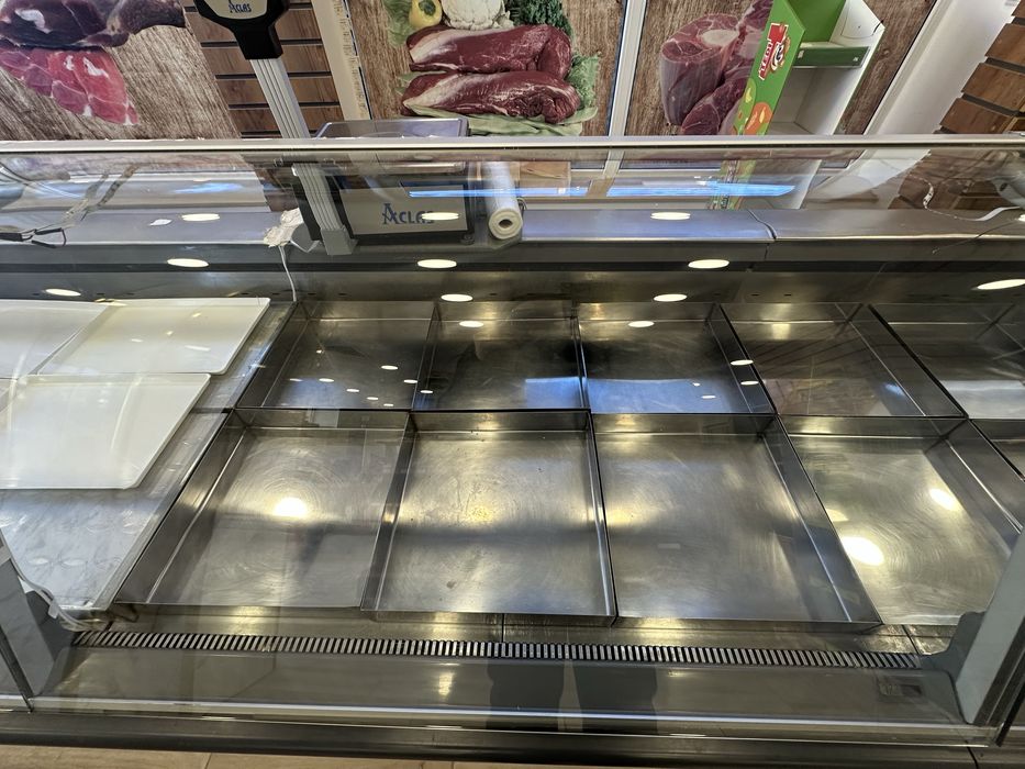 Хладилна витрина със агрегат