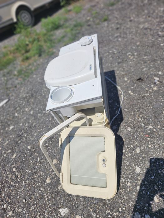 WC cu golire caseta exterioara camper rulota camping autorulota