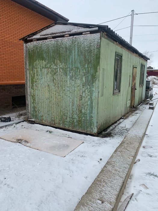 Продам жилой вагончик, внутри сделан ремонт (обои, линолеум, проводка)