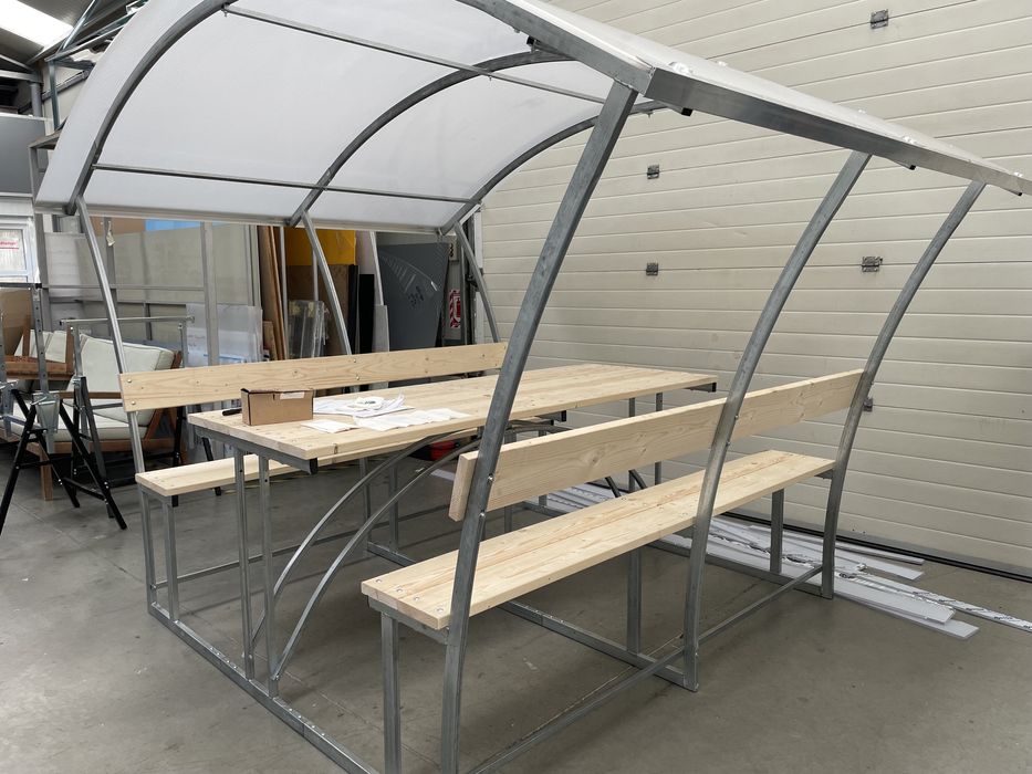 Masa de gradina cu acoperis