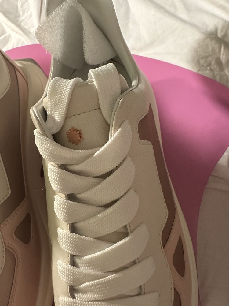 Stuart Weitzman willow sneakers