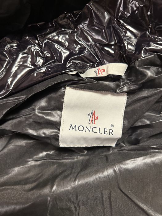 Geaca Moncler nouă